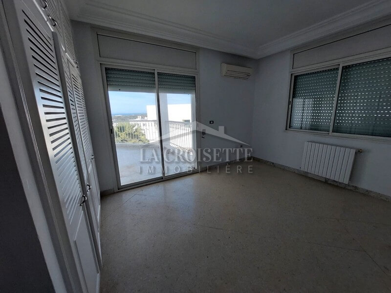 Villa S+4 avec piscine à Gammarth